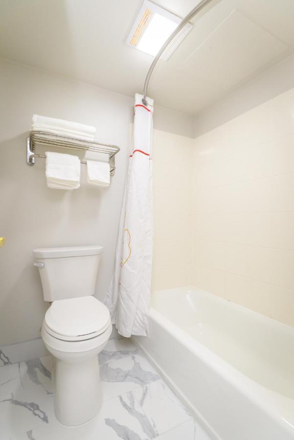 Philadelphia Suites At Airport - An Extended Stay Hotel Extérieur photo